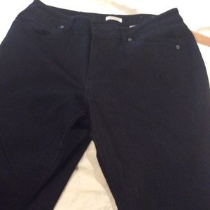 Black cropped jeans